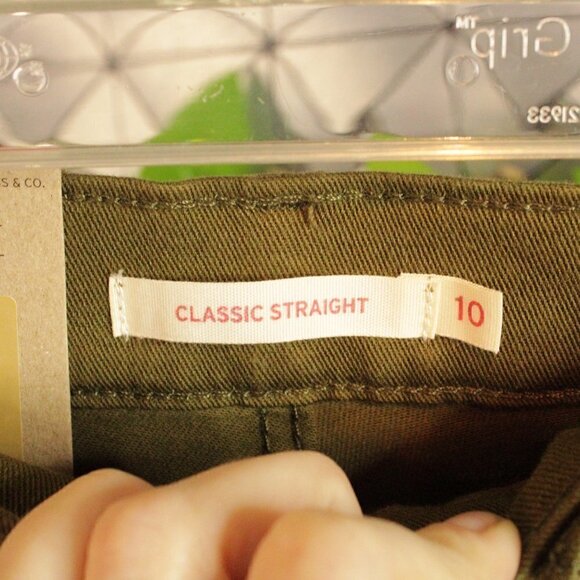 NWT Levi's Red Tab CLASSIC STRAIGHT FIT Straight Mid Rise WOMEN'S JEANS Size 10 - Picture 4 of 12